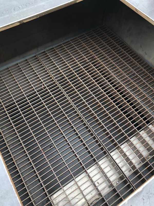 Feuerplatten Grill 85 x 85 cm  von FriesStyle Smoker Feuersäule