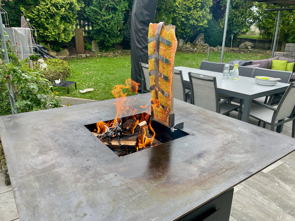 Flammlachsbrett Zedernholz mit Halterung für Feuerplatten Grill